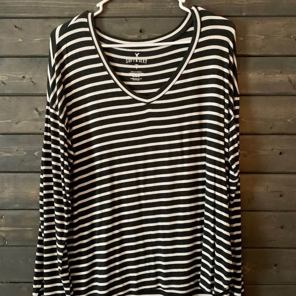 American eagle long sleeve tee